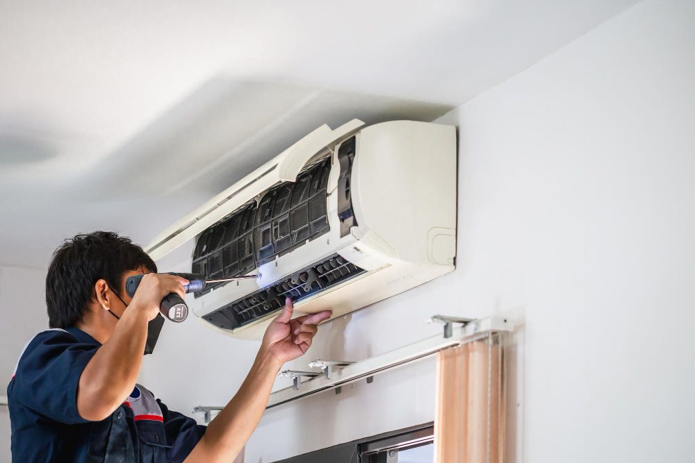 Split AC repair and servicing by professional technician
